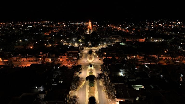 Continúa la instalación de luces LED en distintos barrios de General Pico