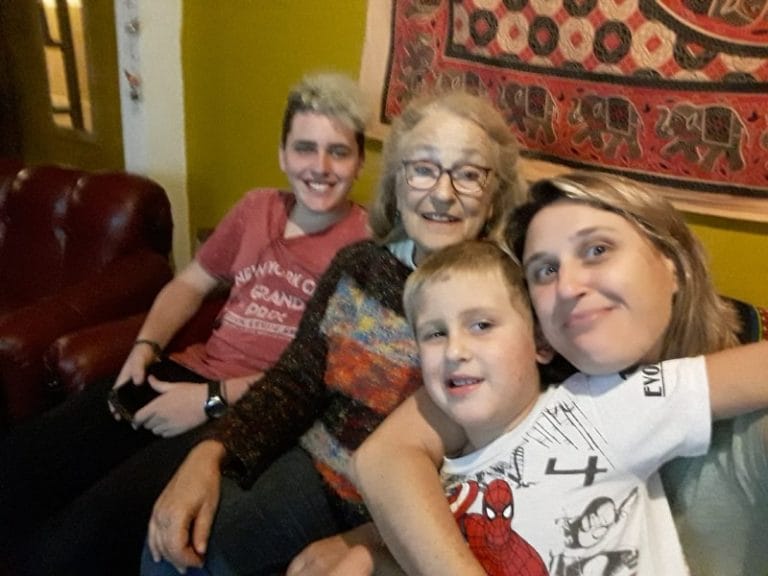 Se estrena el documental “Los versos salvados”: La historia de Fernanda Galeano, hija de desaparecidos que vive actualmente en General Pico