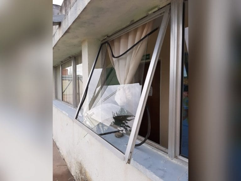 Denuncian actos vandálicos en el CIC del barrio Rucci: Delincuentes rompieron las ventanas del lugar