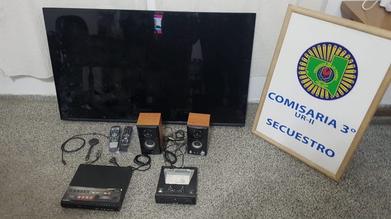 Robaron 30 mil pesos y un TV de 55 pulgadas: La policía ya capturó a los dos ladrones