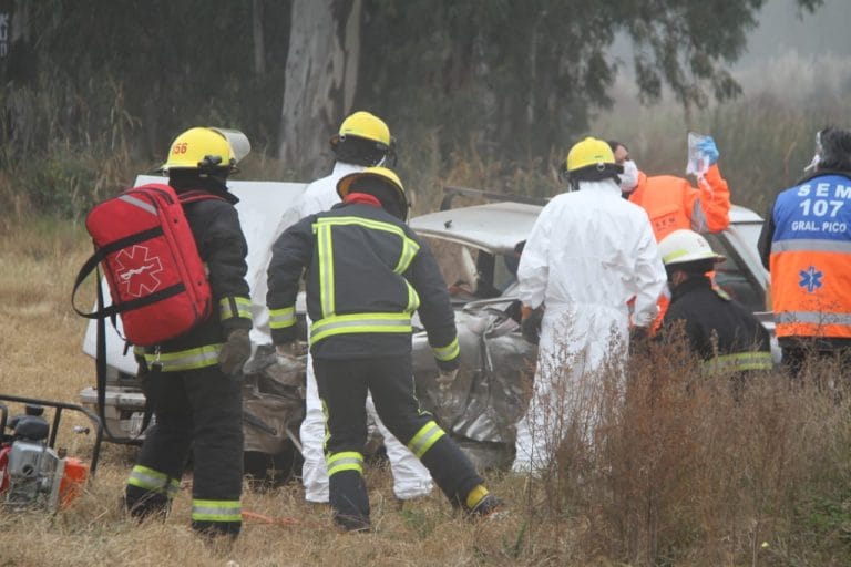 Grave accidente: Bomberos debió trabajar por más de 50 minutos para sacar al hombre que quedó atrapado