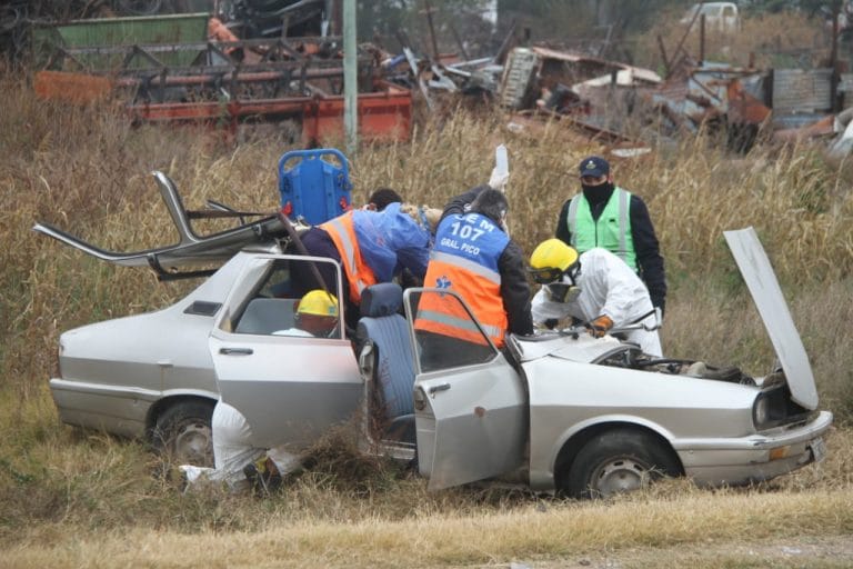 Triste noticia: Falleció el conductor del Renault 12 que había chocado cerca de la rotonda del Aeroplano