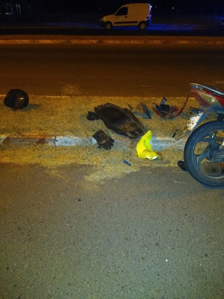 Motociclista se accidentó en la madrugada y fue trasladado al hospital