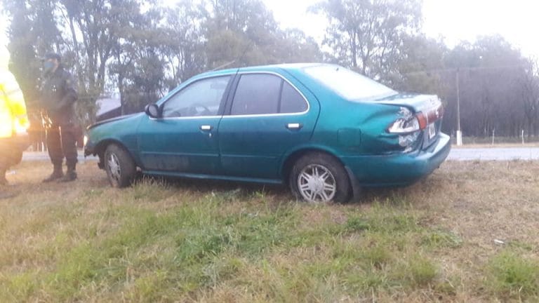 Padre e hijo viajaban a Santa Rosa y sufrieron un accidente frente a las Escuela Agrotécnica