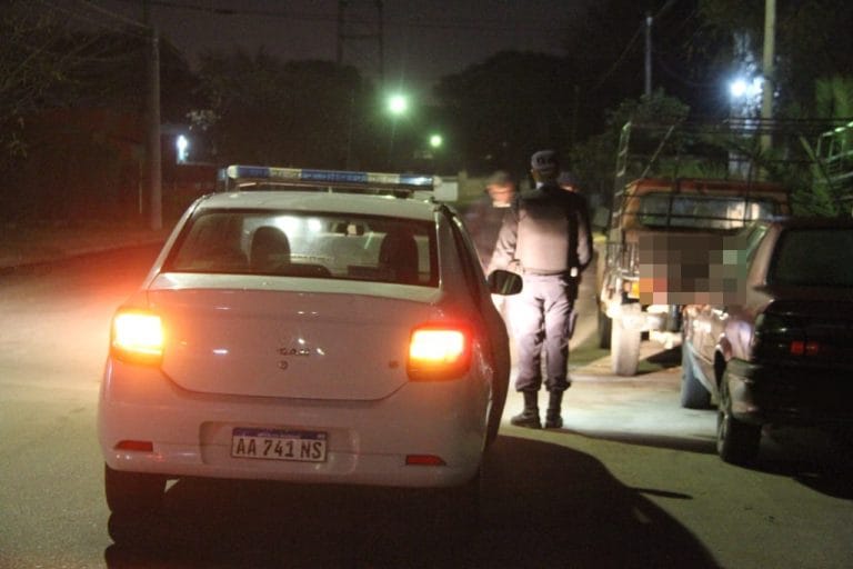 Allanamiento por los disparos en barrio El Molino: Demoraron a un joven de 17 años y a su pareja