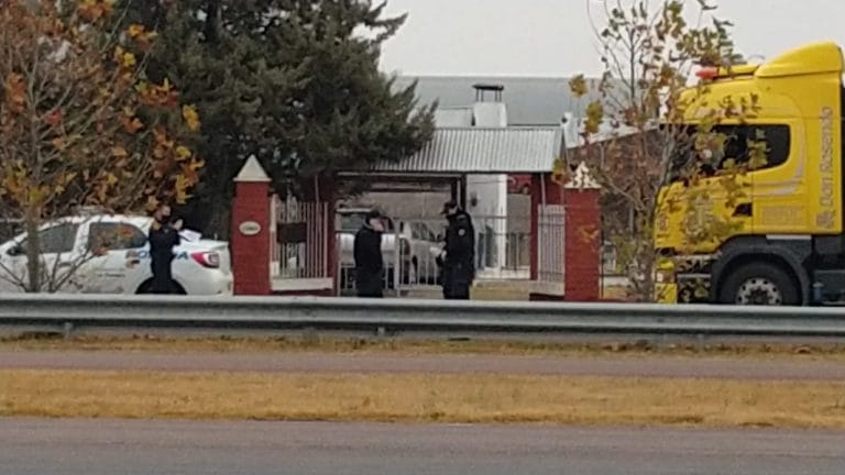 Un camionero de General Villegas detuvo su marcha e ingresó a supermercado: En el lugar trabajó la policía y el SEM