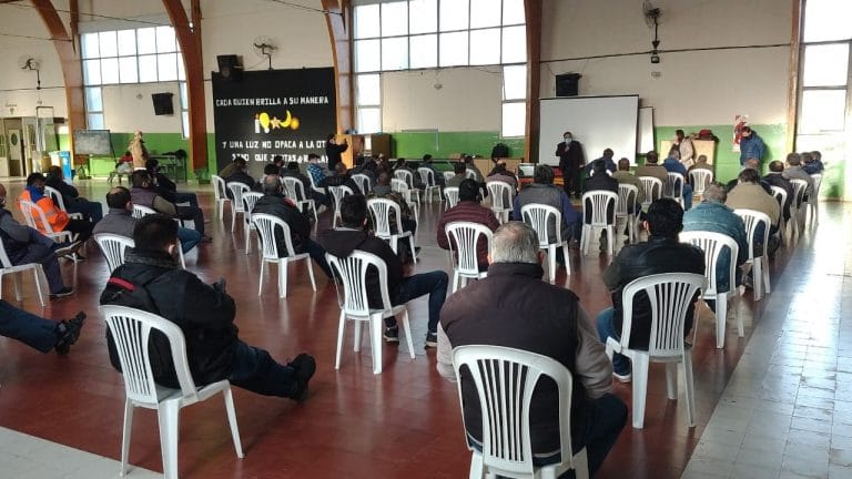 Los resultados de los 59 hisopados realizados a transportistas en la Escuela N° 26 se informarán entre lunes y martes