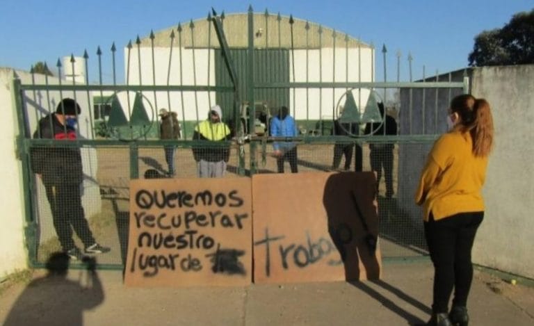 Trece trabajadores de la Planta de Reciclado de Castex tomaron pacíficamente el lugar para reclamar: “No queremos perder derechos que tenemos desde hace once años”
