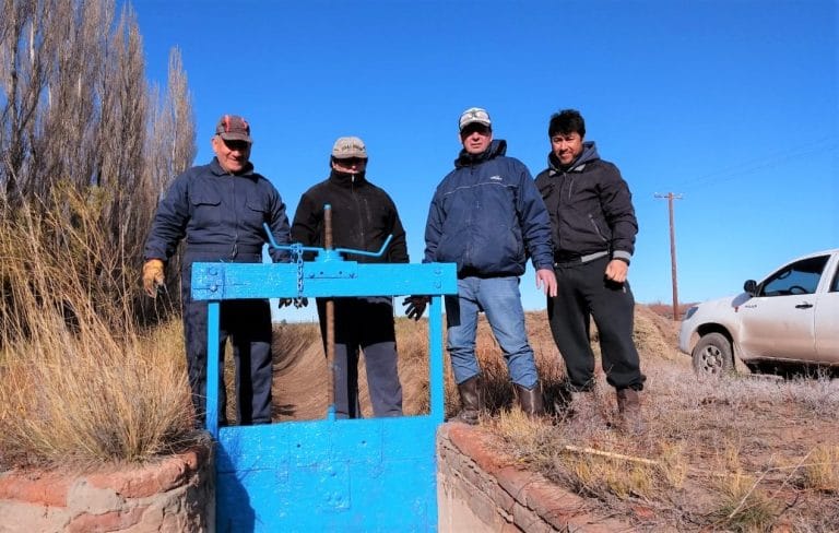 Limpiaron 212.530 metros de canales de riego para proveer agua a más de 7.500 hectáreas en El Sauzal y 25 de Mayo