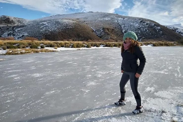 ¡Bajo cero!: Mirá las sorprendentes imágenes de un río que se congeló en la Patagonia
