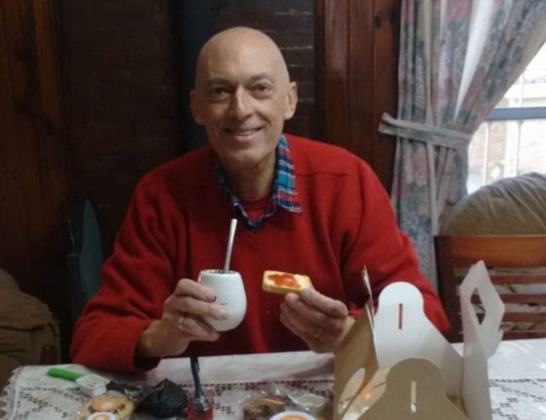 La hija de Alberto Capra contó detalles de la lucha que llevan adelante: “Queremos que la obra social se haga cargo del tratamiento contra el cáncer de mi padre”