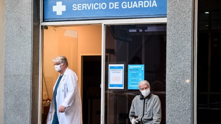 Hoy se registraron 44 muertes y otros 2.590 nuevos casos de Coronavirus en Argentina