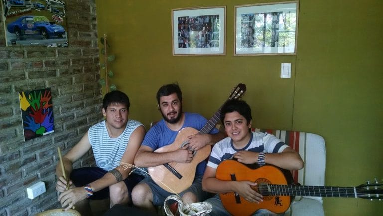 “Domingo en Casa”: Hoy se presenta “La Machada Trío”
