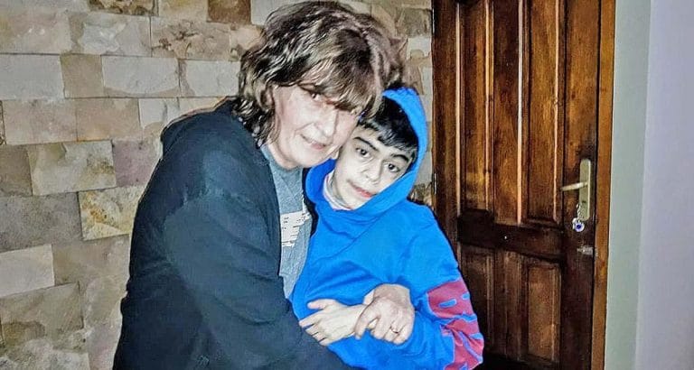 A los 14 años, un adolescente con parálisis cerebral que vive en el sur de Córdoba comenzó a caminar y emocionó a todos