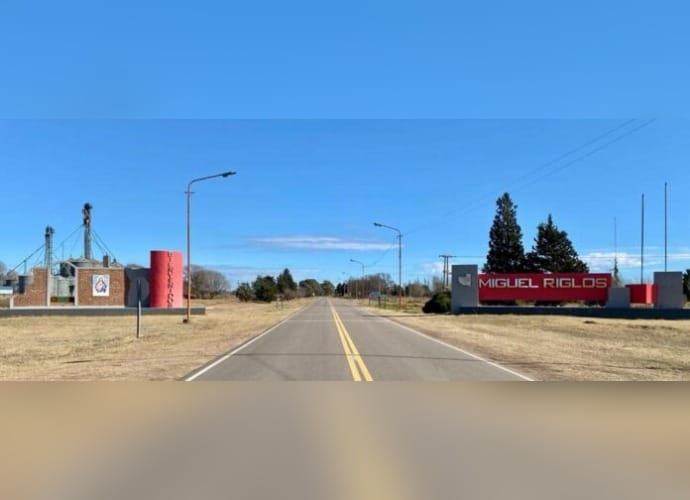 Miguel Riglos vuelve a instalar los controles en los accesos