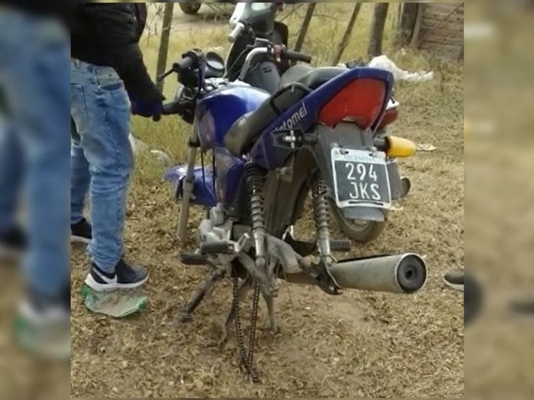 Le robaron las ruedas de la moto a un trabajador del Frigorífico Pico: Pide ayuda ya que lo dejaron sin su único medio de transporte
