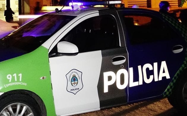 Madrugada de terror para una pareja de jubilados en Ensenada: Los ataron a la cama y les robaron dinero, joyas y armas