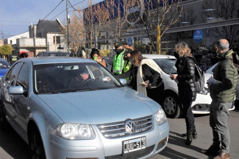 Funcionarios repartieron folletos por la Semana de la Seguridad Vial: “La gente ha respondido muy bien, hay que insistir con la prevención”
