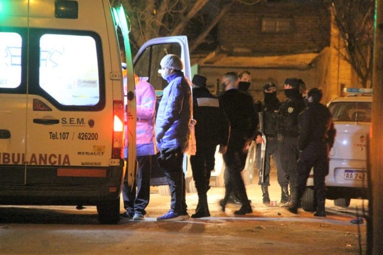 Pelea en el barrio Carlos Berg: Un joven fue hospitalizado con una herida de arma blanca en el cuero cabelludo