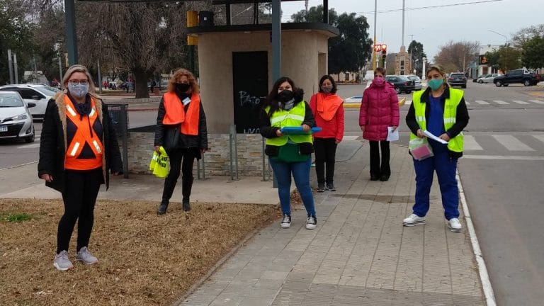 Desarrollaron actividades de prevención y repartieron tapabocas en la Plaza San Martín