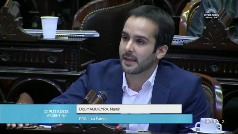Maquieyra acompañó la presentación de un paquete de 7 leyes para implementar y ayudar a los más afectados de la pandemia