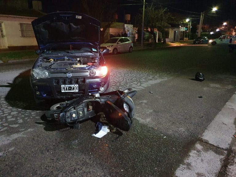 Dos jóvenes trasladados al hospital tras un accidente de tránsito
