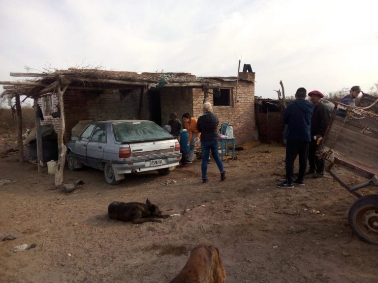 Misión cumplida: unas 20 familias recibieron ayuda en Santa Isabel luego de la campaña “Abrigando el noreste pampeano”
