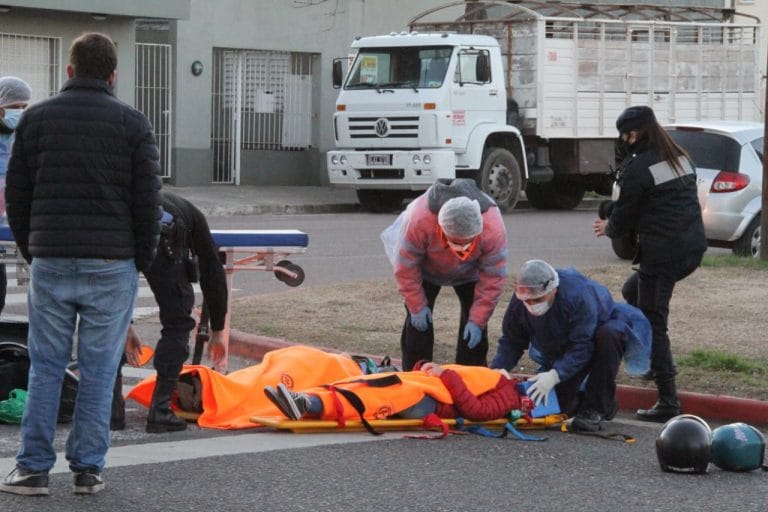 Dos motociclistas fueron trasladadas al hospital luego de sufrir un accidente de tránsito