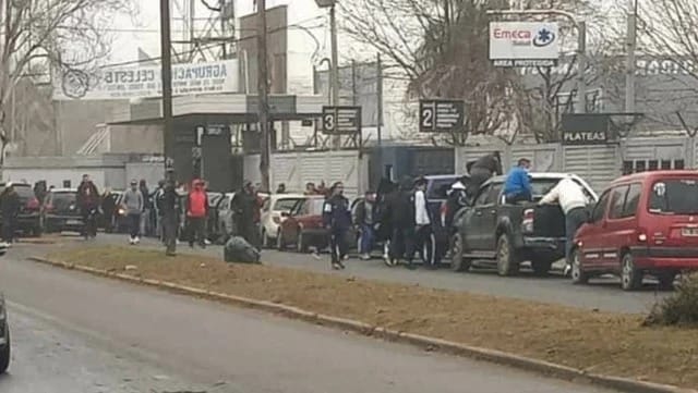 El polémico cortejo fúnebre de los barras de Quilmes para despedir al ladrón baleado por el jubilado