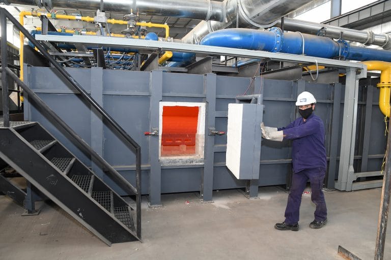 Ziliotto recorrió la fábrica “Apex” que comienza a producir en octubre varillas y cuplas de acero destinadas al sector petrolero