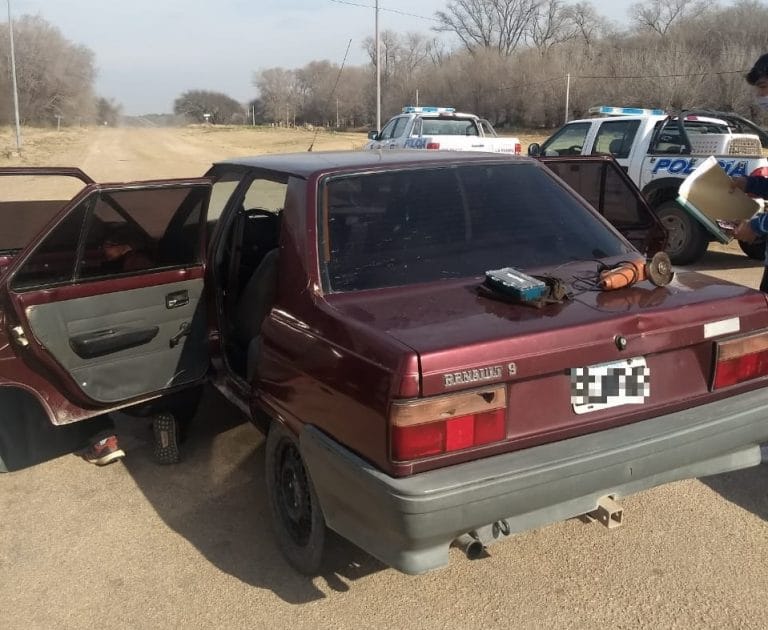 Con la ayuda del perro “Coco”, Toxicomanía de la UR-III secuestró marihuana y demoró a dos hombres en General Acha