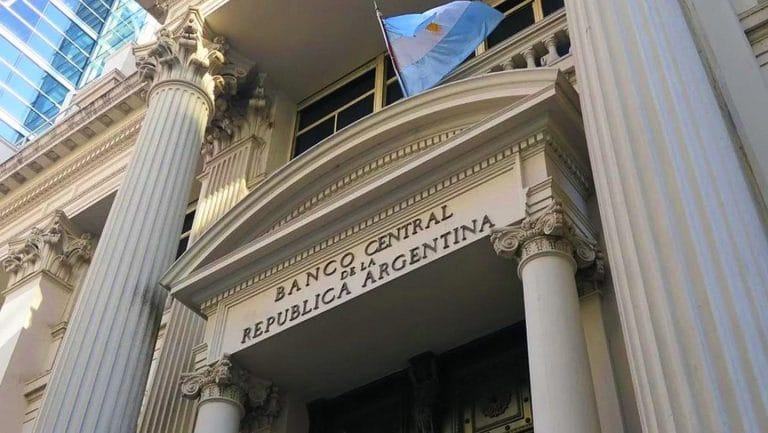 Deuda: autorizan por decreto emitir dos billones de pesos para 2024