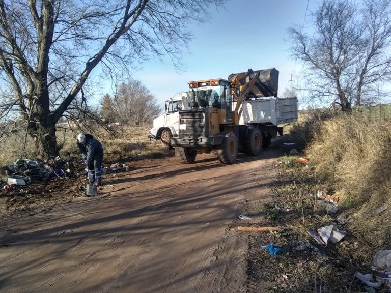El municipio realiza limpieza de pequeños basurales