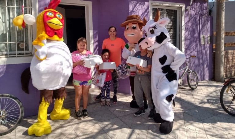 Galería de fotos: Entregan presentes a niños de la localidad de Pichi Huinca