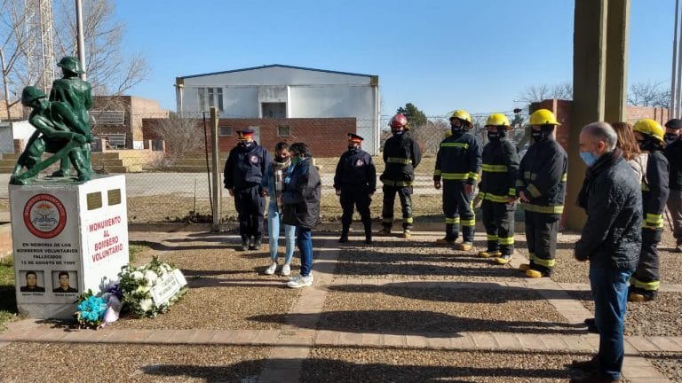 Emotivo homenaje a 21 años de PRODINCO, la tragedia que se cobró la vida de dos bomberos piquenses