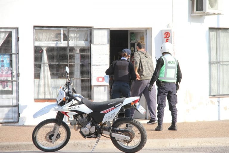 Asalto a mano armada en una despensa ubicada en calle 11 y 120
