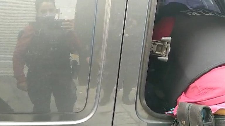 Buenos Aires: dejaron a un niño encerrado en una camioneta y lo rescató la Policía