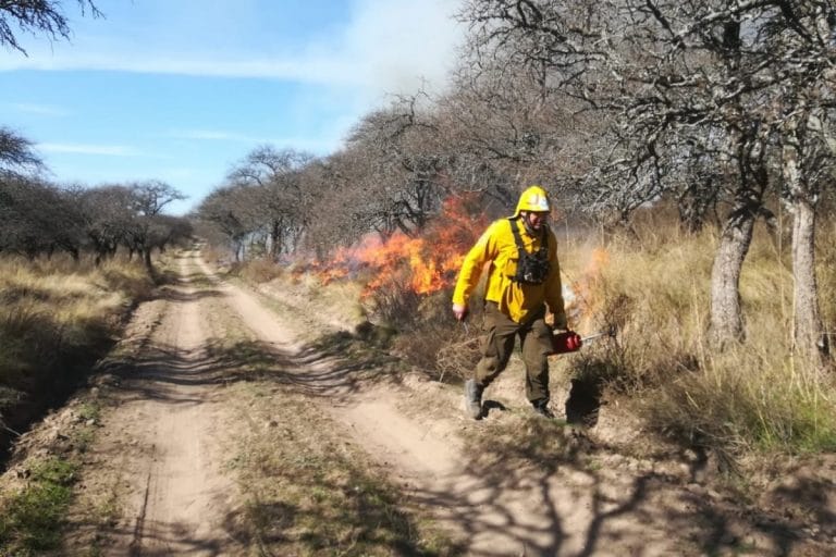 Defensa Civil pide a los productores rurales evitar quemas prescritas por la fuerte intensidad de los vientos