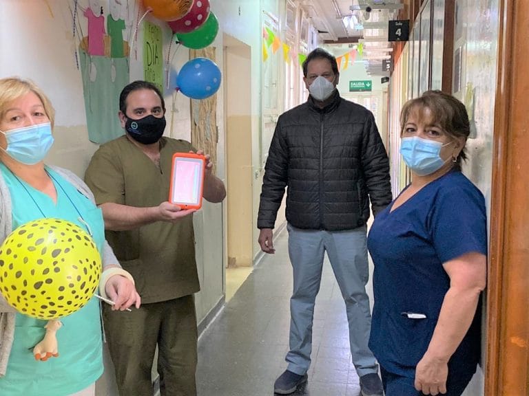 Entregaron tablets para entretenimiento de los niños internados en el Hospital Gobernador Centeno