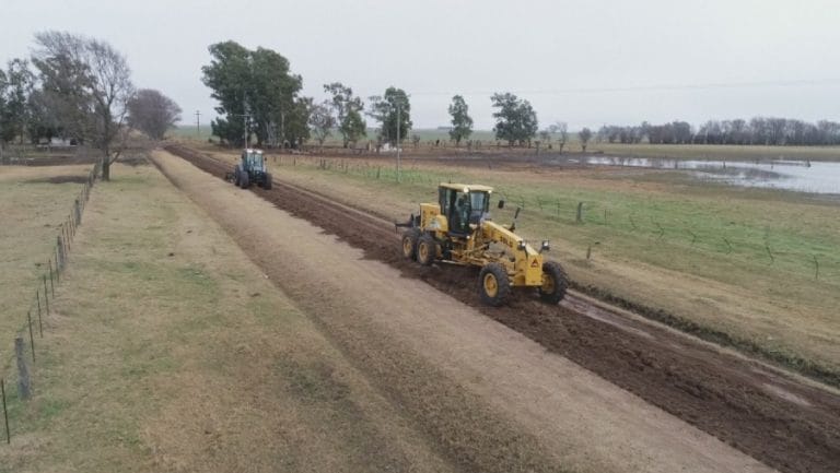 Continúan las tareas en la red terciaria de caminos en General Pico