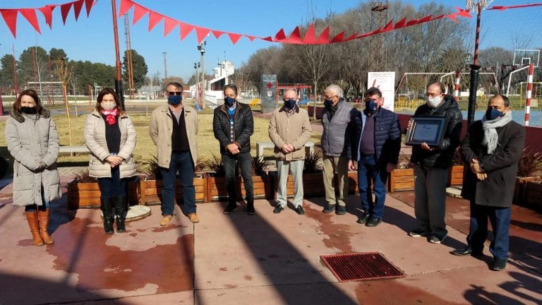 Por el centenario del club Sportivo Independiente, la municipalidad entregó una placa recordatoria