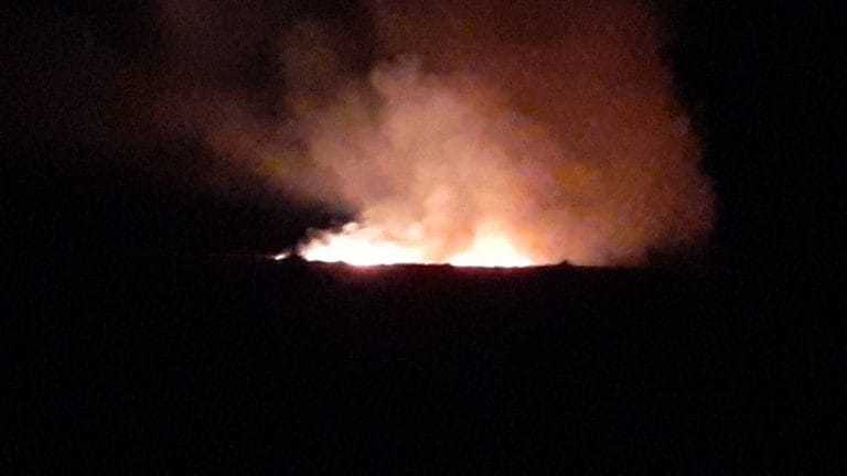 Incendio de pastizales en el lugar donde se están por construir las nuevas viviendas