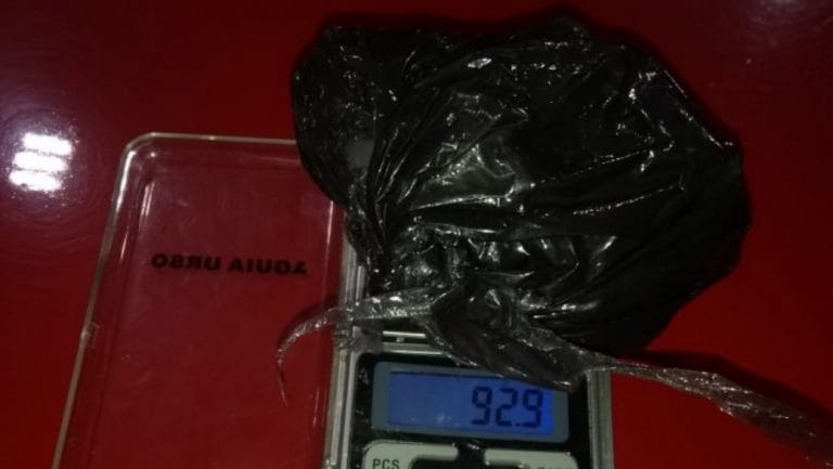 General Acha: Con la ayuda del perro “Coco” la Policía secuestró 92,9 gramos de cocaína, $76.370 pesos y un automóvil