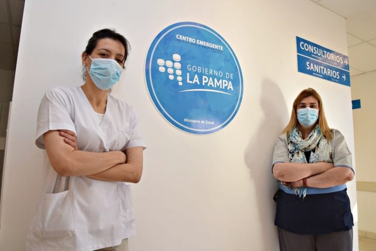 ¡Qué buena noticia!: Paciente recuperada de COVID-19 retorna a su domicilio