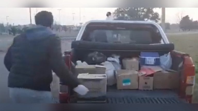 ¡Gracias, General Pico!: Esta mañana llevaron hasta Catriló todas las donaciones que reunieron tres jóvenes solidarios