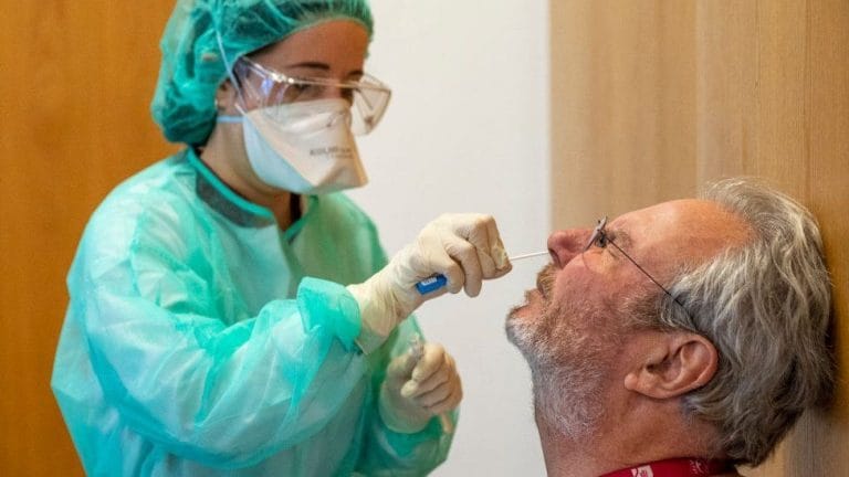 Coronavirus La Pampa: Desde el inicio de la pandemia se les ha tomado muestra a través del hisopado nasofaríngeo a más de tres mil personas
