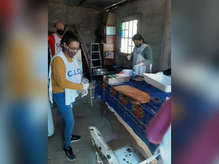 Hoy se repartieron más de 150 viandas en el barrio Ranqueles