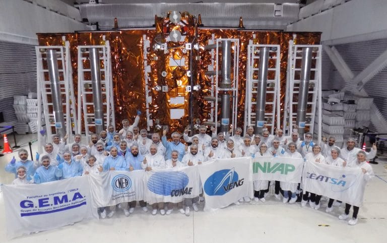 ¡Orgullo bien pampeano!: En total son once los graduados de la Facultad de Ingeniería de la UNLPam que participaron del lanzamiento del satélite SAOCOM 1B