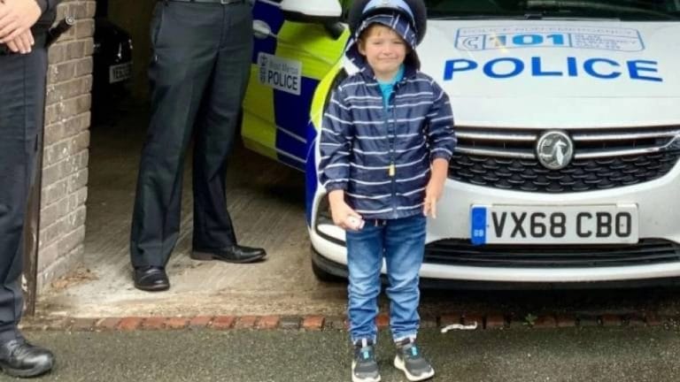 Reino Unido: Niño de 5 años le salva la vida a su mamá gracias a un juguete