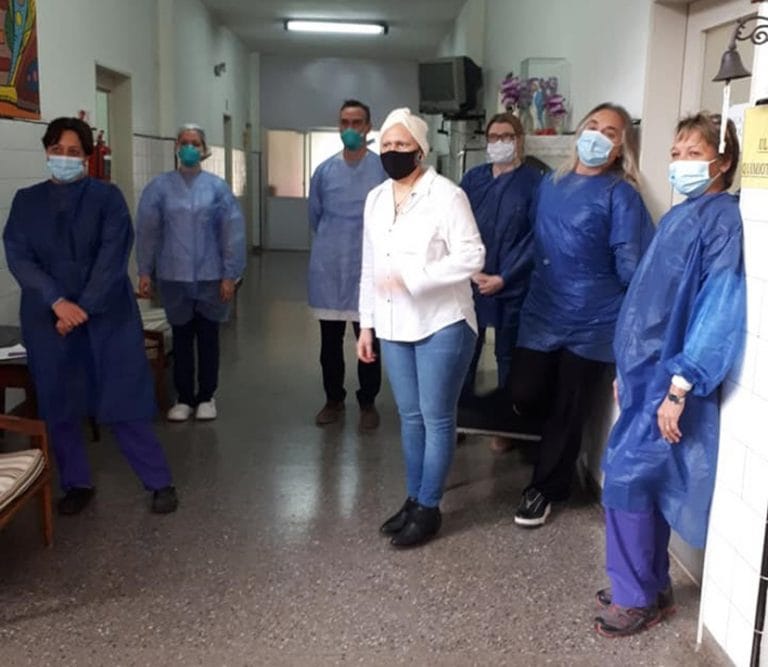 EMOCIONANTE VIDEO: Sonó la campana de la vida, una guerrera más venció al cáncer y “egresó” del Abudara